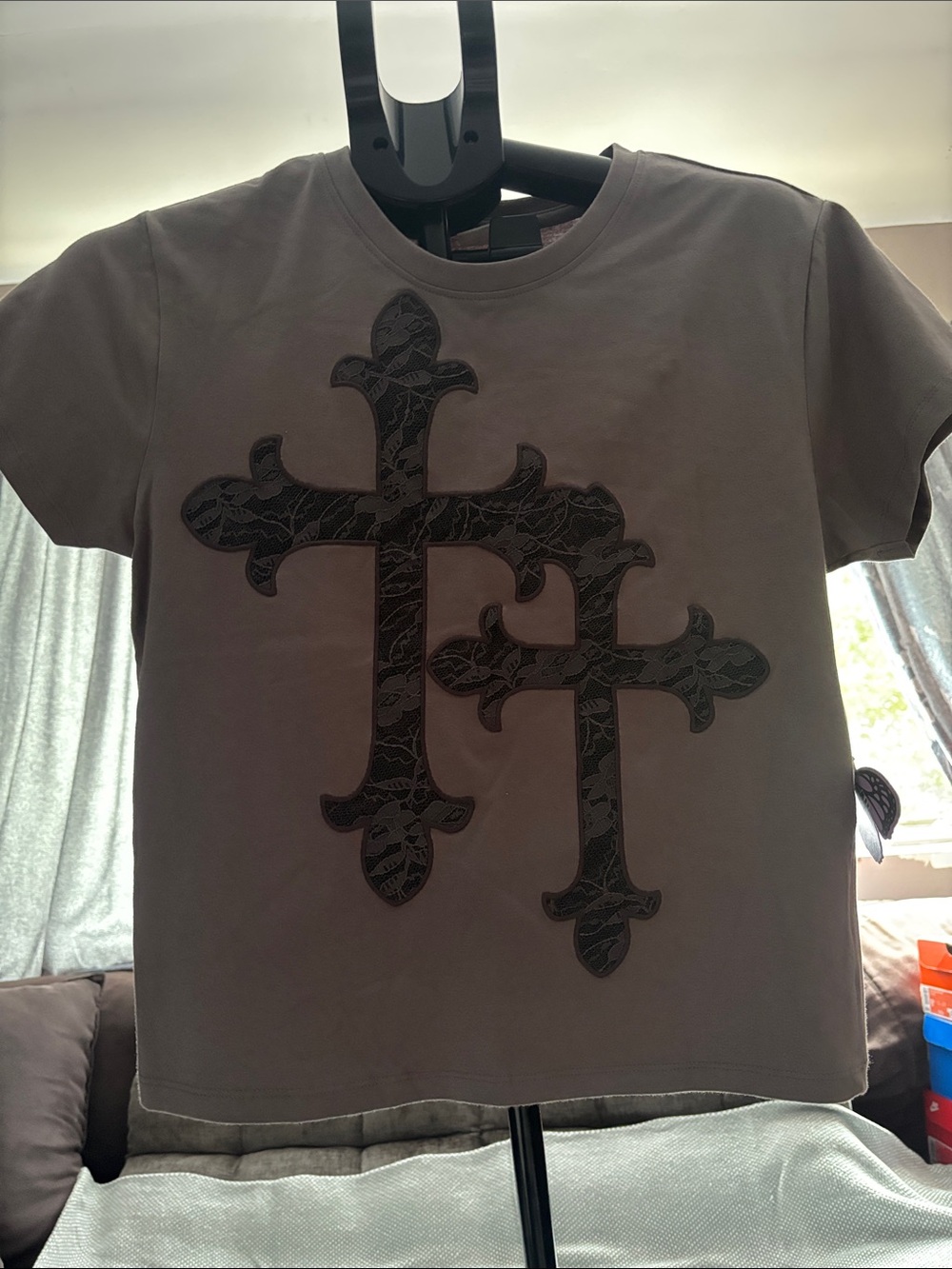 Short Sleeve Crewneck T-Shirt in Gray with Decorative Cross Motifs